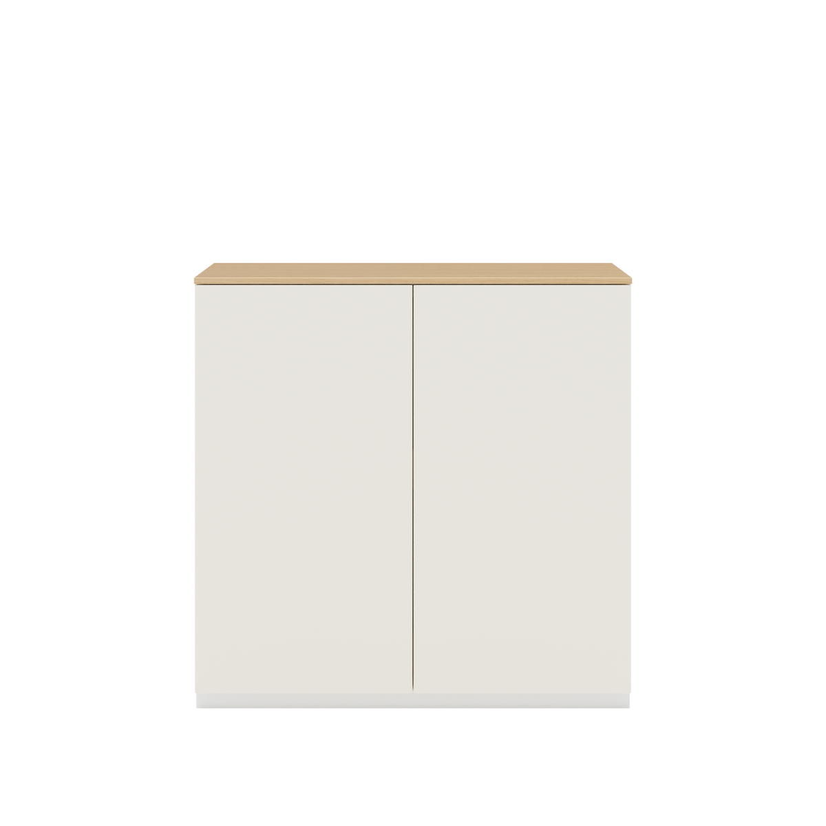 Vor weißem Hintergrund sieht man ein cremeweißes Sideboard mit zwei Drehtüren. Auf dem Schrank ist eine Abdeckplatte aus Eichenholz angebracht.