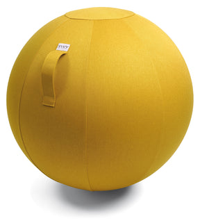 Vor weißem Hintergrund sieht man einen gelben Sitzball. Der Bezug ist aus einem strukturierten Möbelstoff gefertigt.